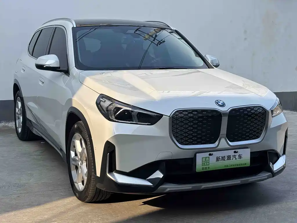 BMW iX1 2025