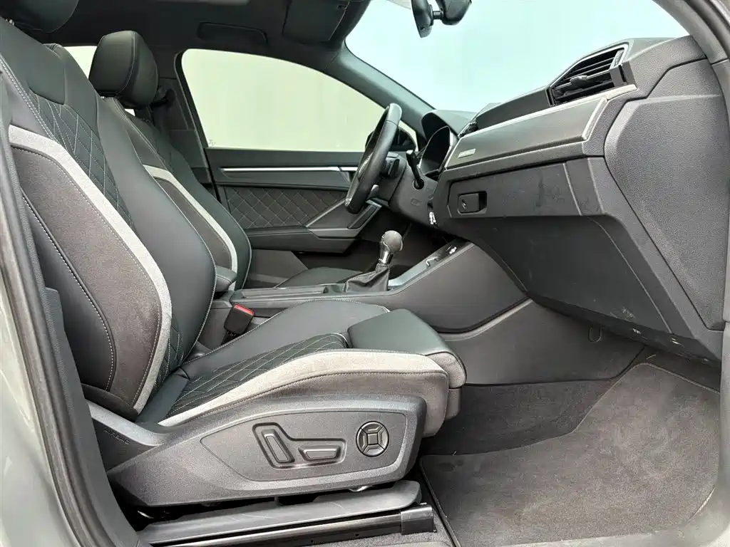 Audi Q3 Sportback 2024 — фото 16