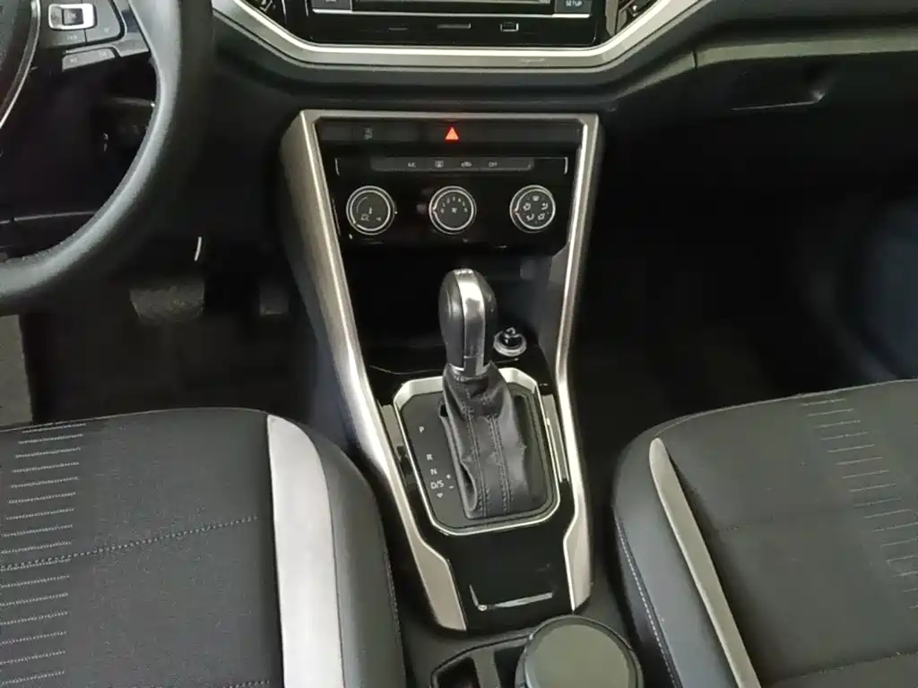 Volkswagen T-Roc 2020 — фото 14