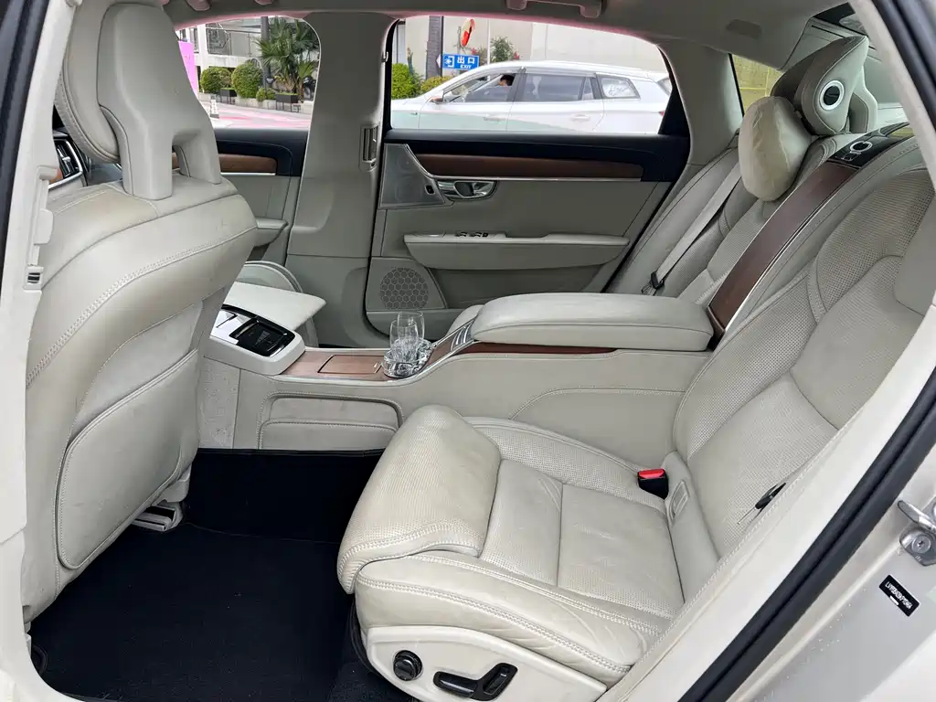 Volvo S90 PHEV 2019 — фото 13