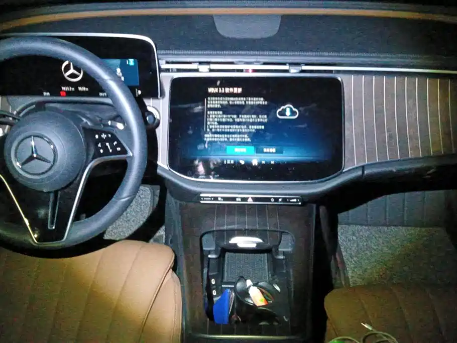 Mercedes-Benz E-Class 2025 — фото 12