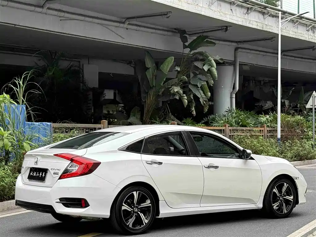 Honda Civic 2019 — фото 20
