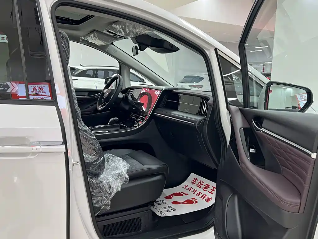 GAC Motor Trumpchi M8 2026 — фото 12