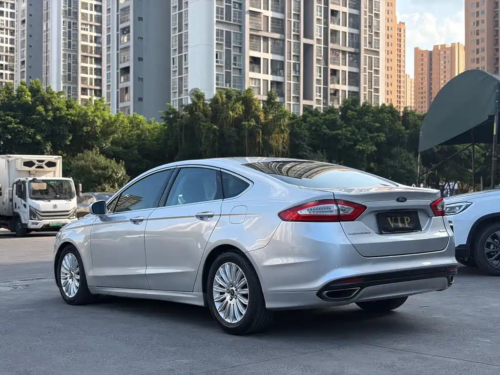 Ford Mondeo 2014 — фото 12