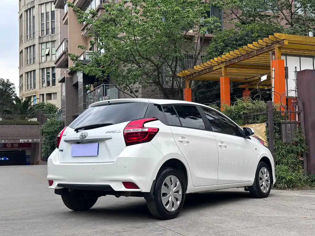 Toyota Yaris L 2019 — фото 17
