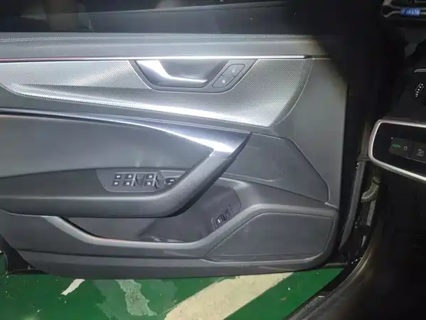 Audi A6L 2022
