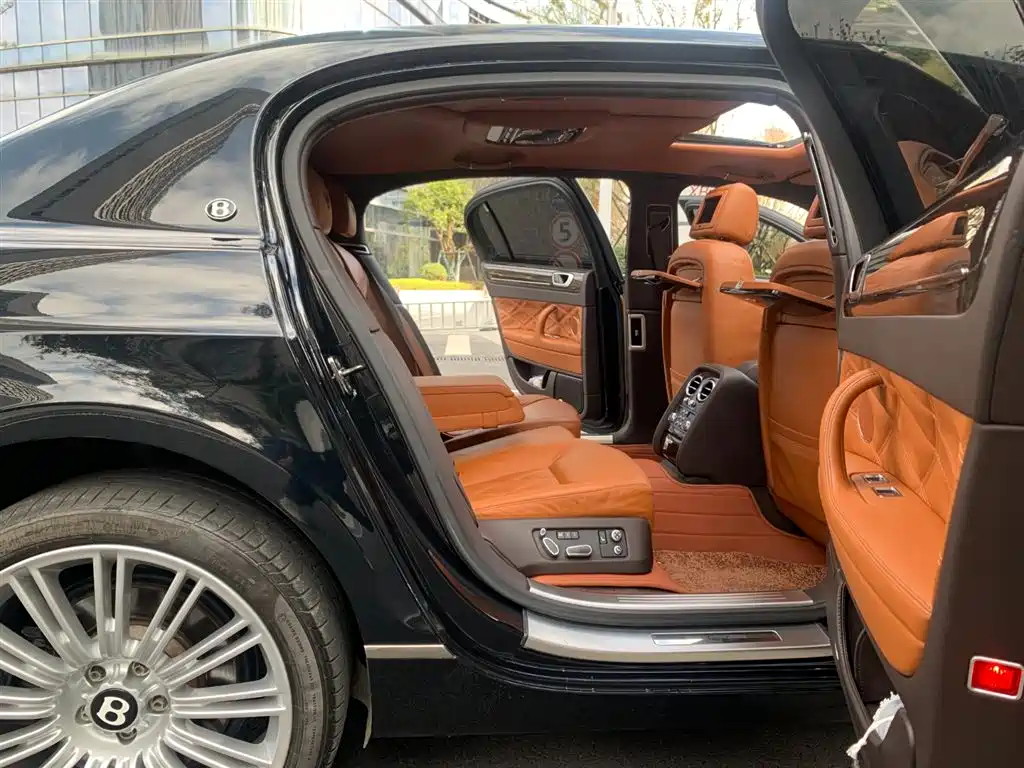 Bentley Flying Spur 2012 — фото 13