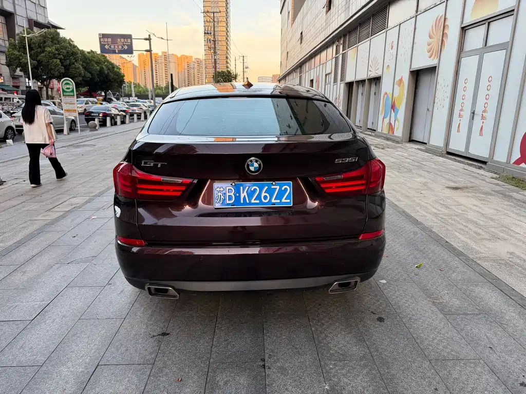BMW 5 Series GT 2015 — фото 11