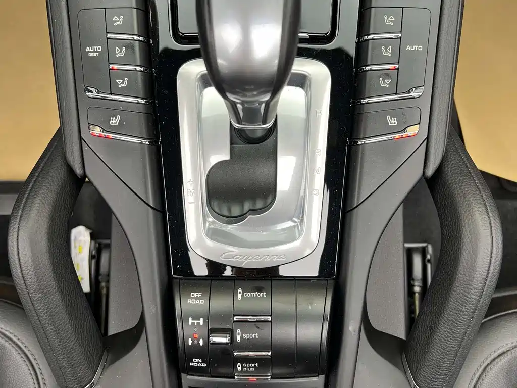 Porsche Cayenne 2017 — фото 15