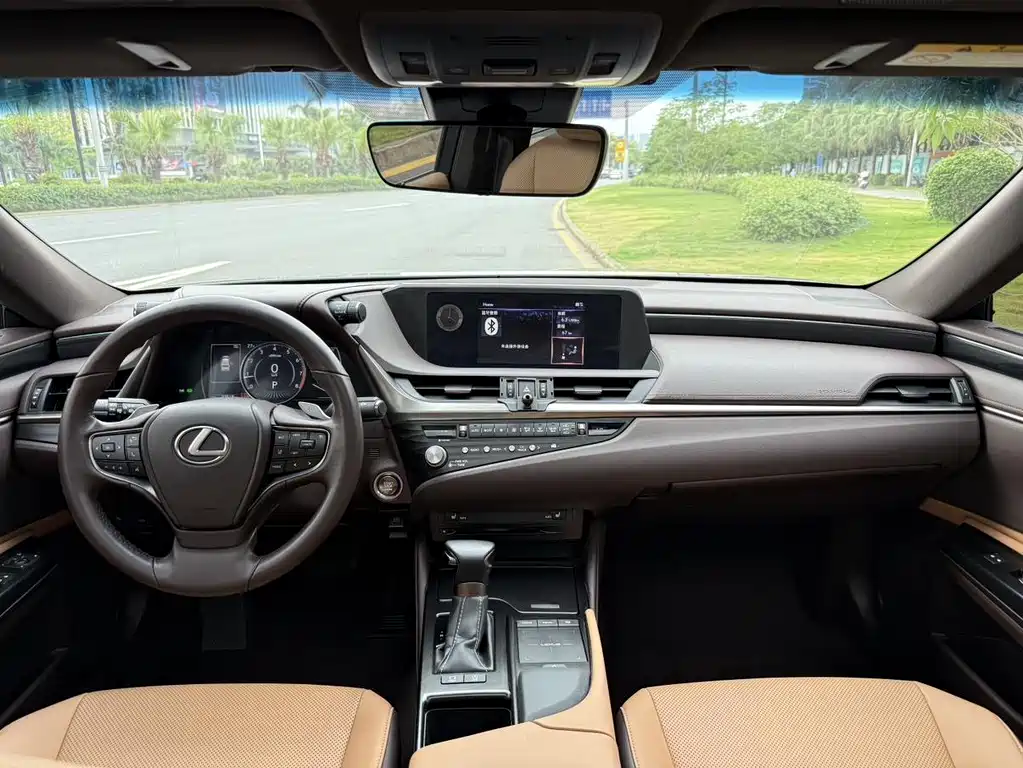 Lexus ES 2021 — фото 10
