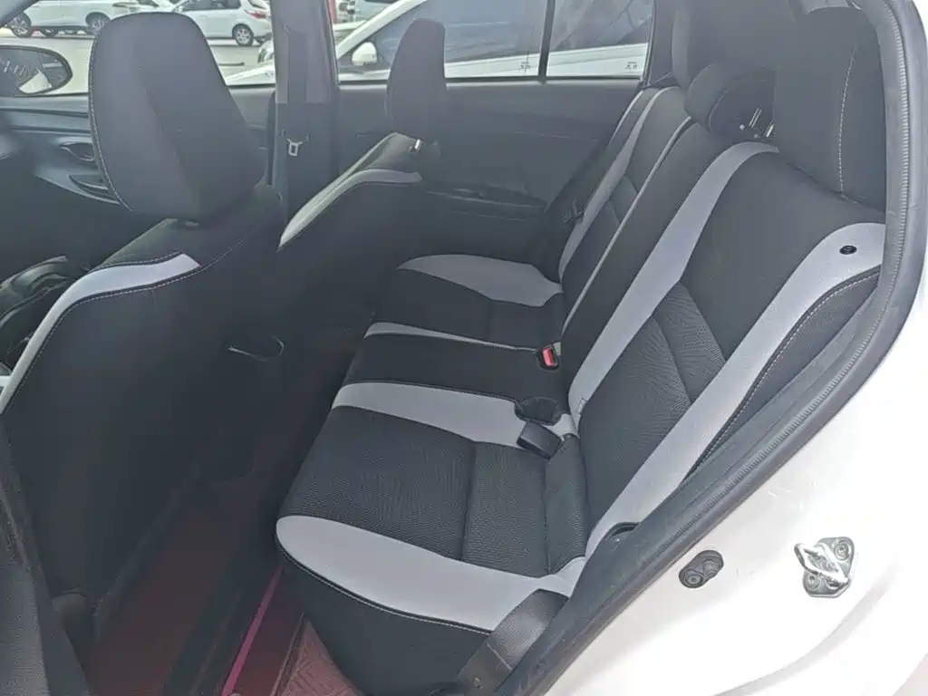 Toyota Yaris L 2022 — фото 17