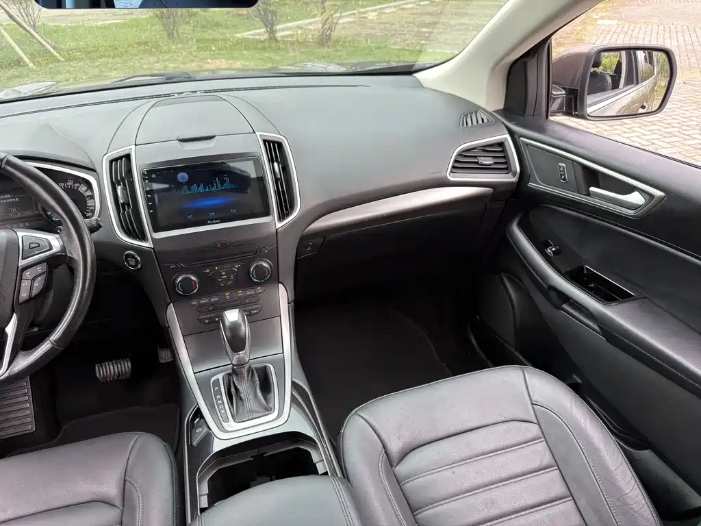 Ford Edge 2016 — фото 12