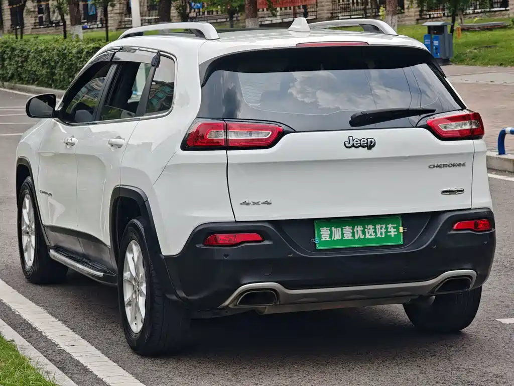 Jeep Cherokee 2016 — фото 7