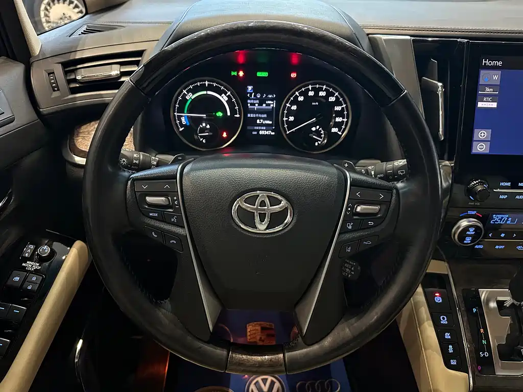 Toyota Vellfire 2022 — фото 10