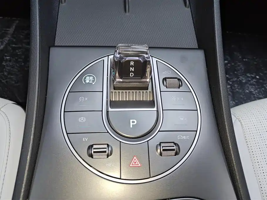 BYD Seal 05 DM-i 2025 — фото 16