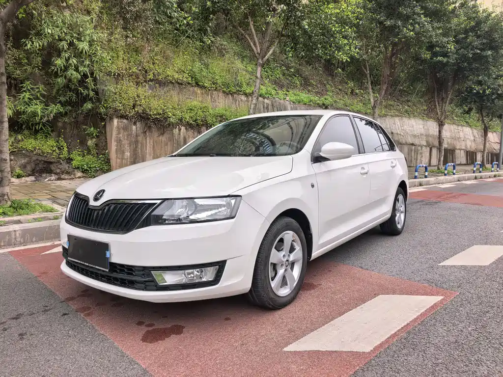 Skoda Rapid Spaceback 2017 — фото 1