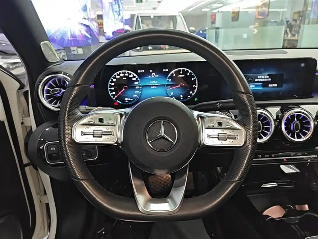 Mercedes-Benz A-Class 2022 — фото 11