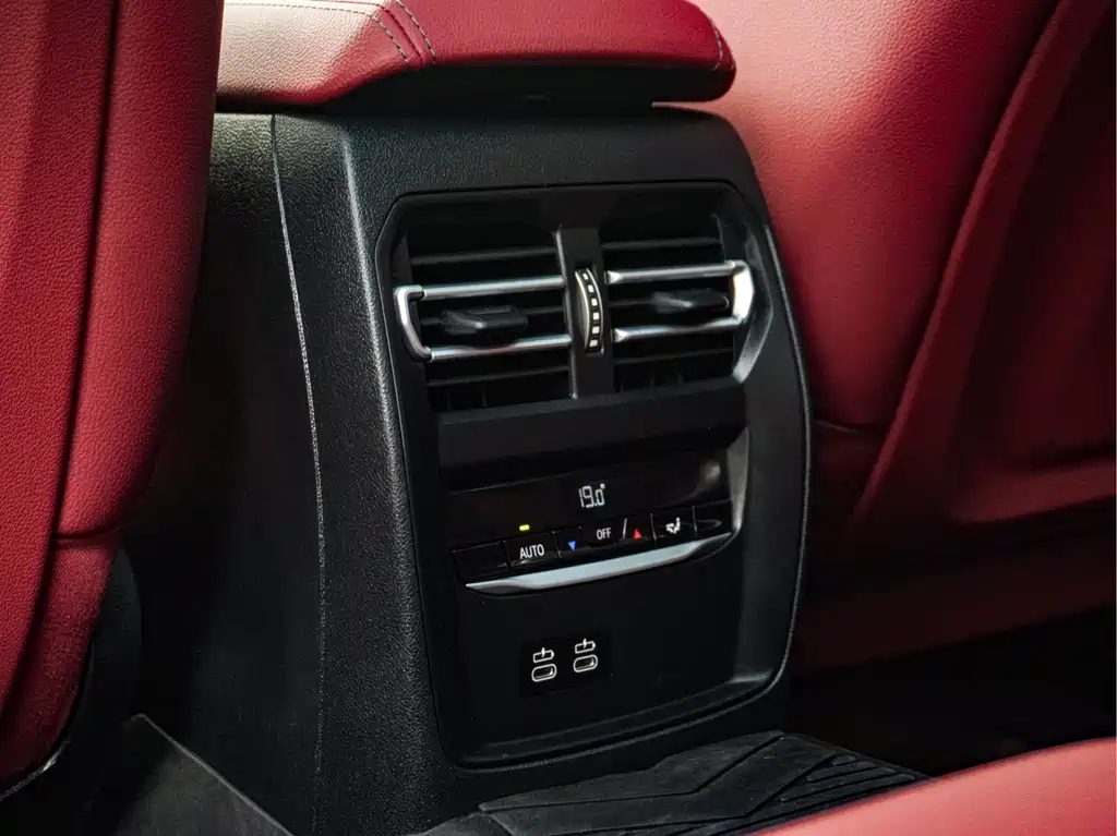 BMW 3 Series 2023 — фото 15