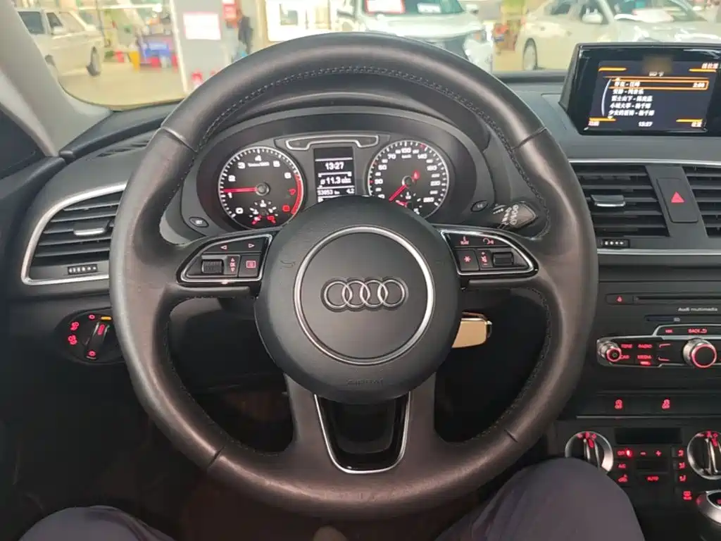 Audi Q3 2015 — фото 11