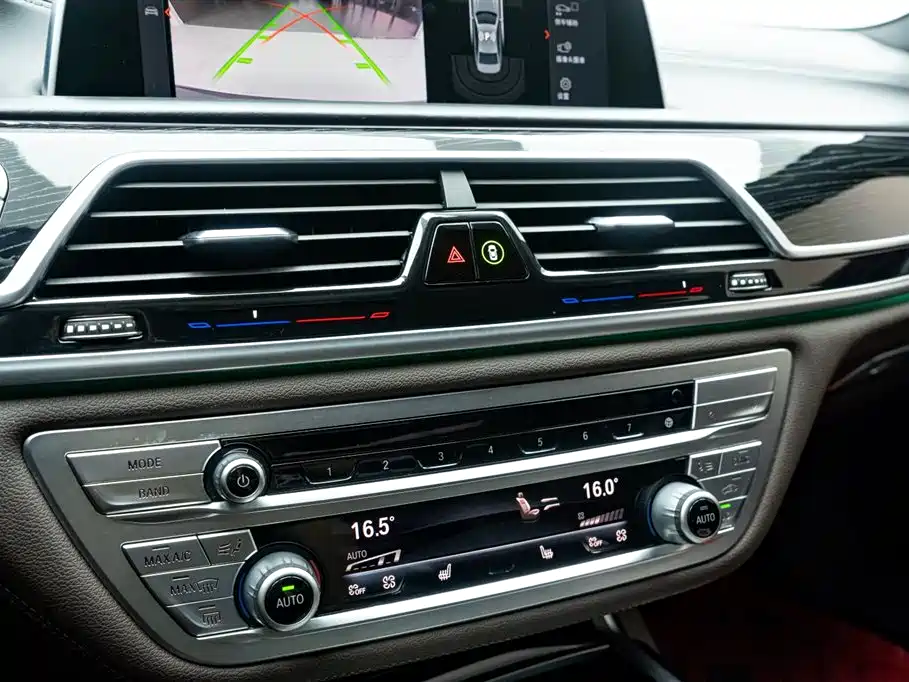 BMW 7 Series 2021 — фото 21