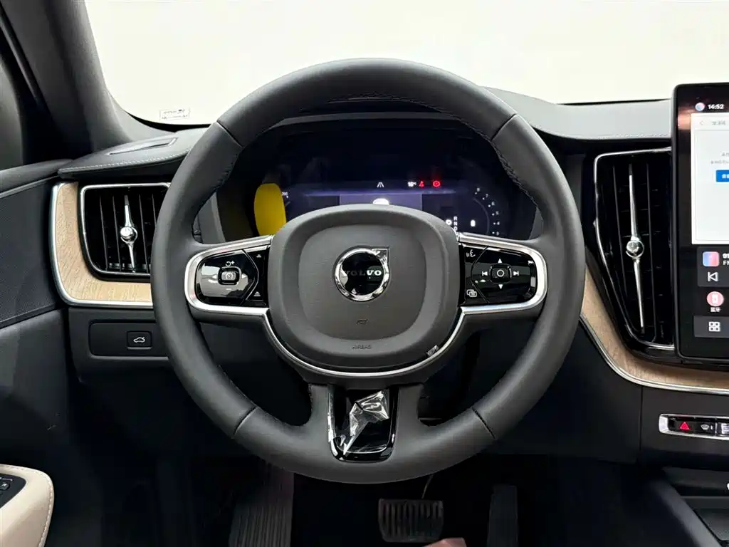Volvo XC60 2026 — фото 26