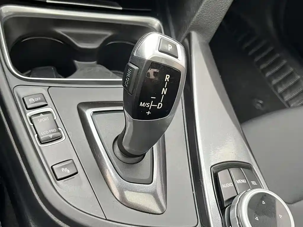 BMW 3 Series 2015 — фото 19