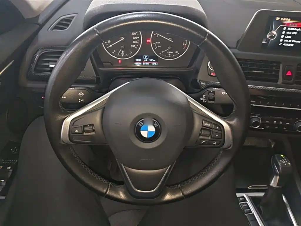 BMW 1 Series 2017 — фото 11