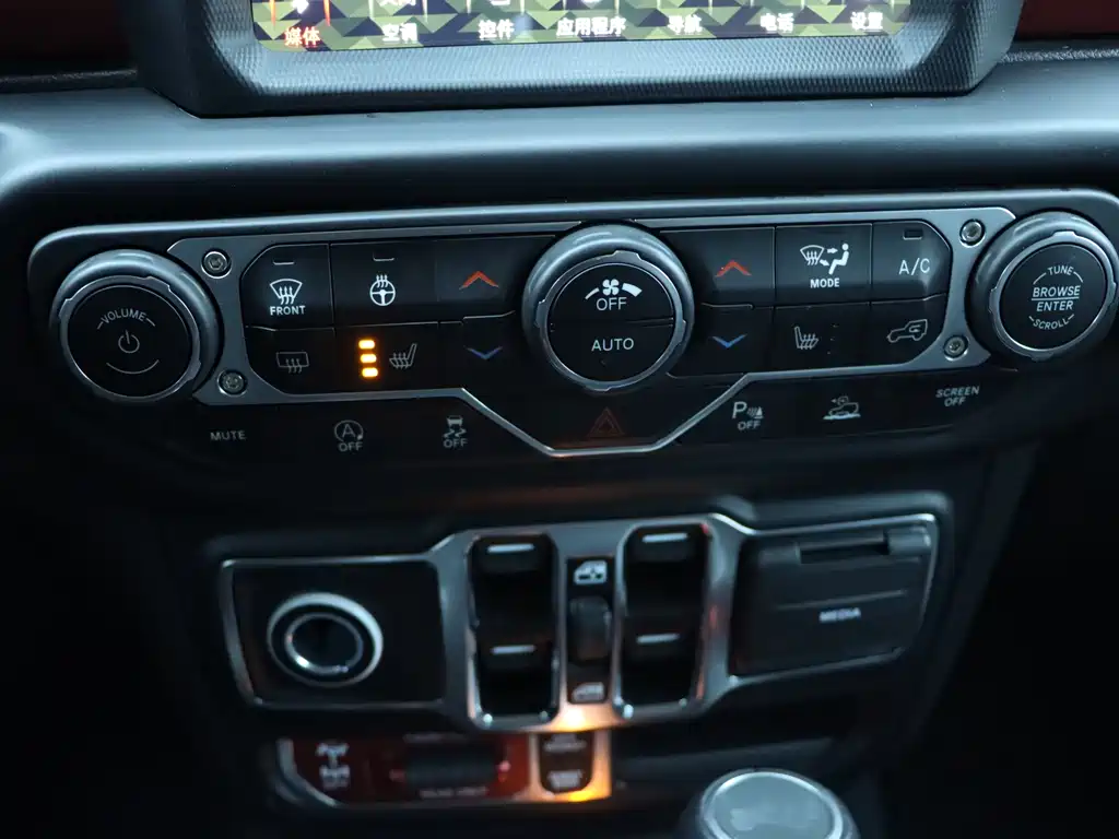 Jeep Wrangler 2023 — фото 19