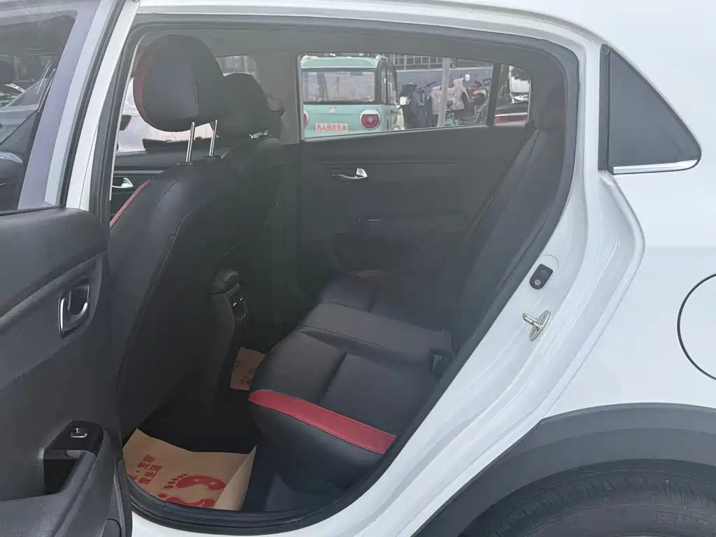 Kia KX Cross 2019 — фото 10