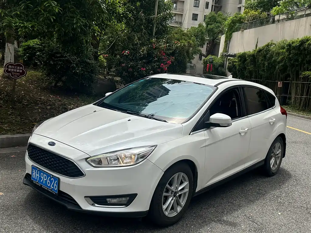 Ford Focus 2019 — фото 1