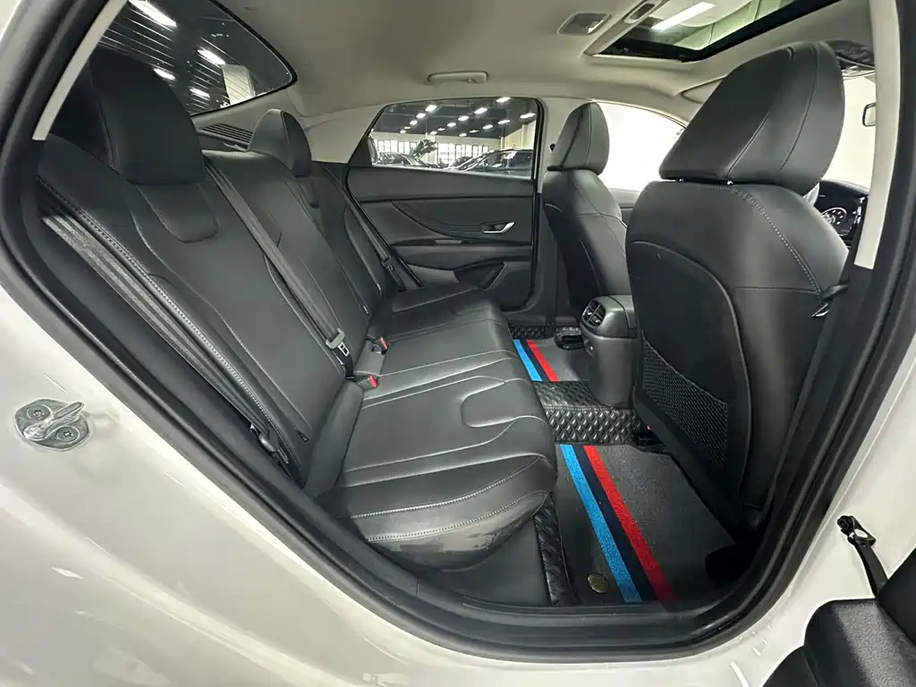 Hyundai Elantra 2023 — фото 25