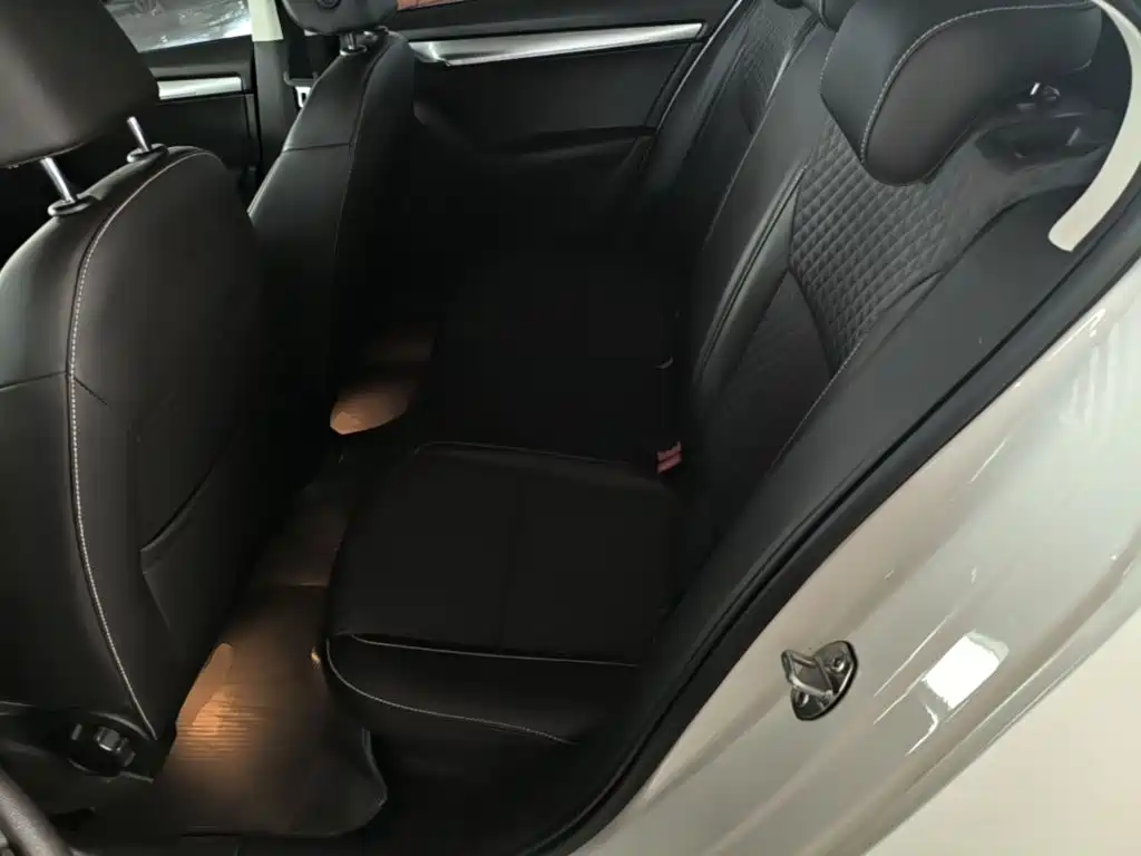 Skoda Octavia 2017 — фото 13