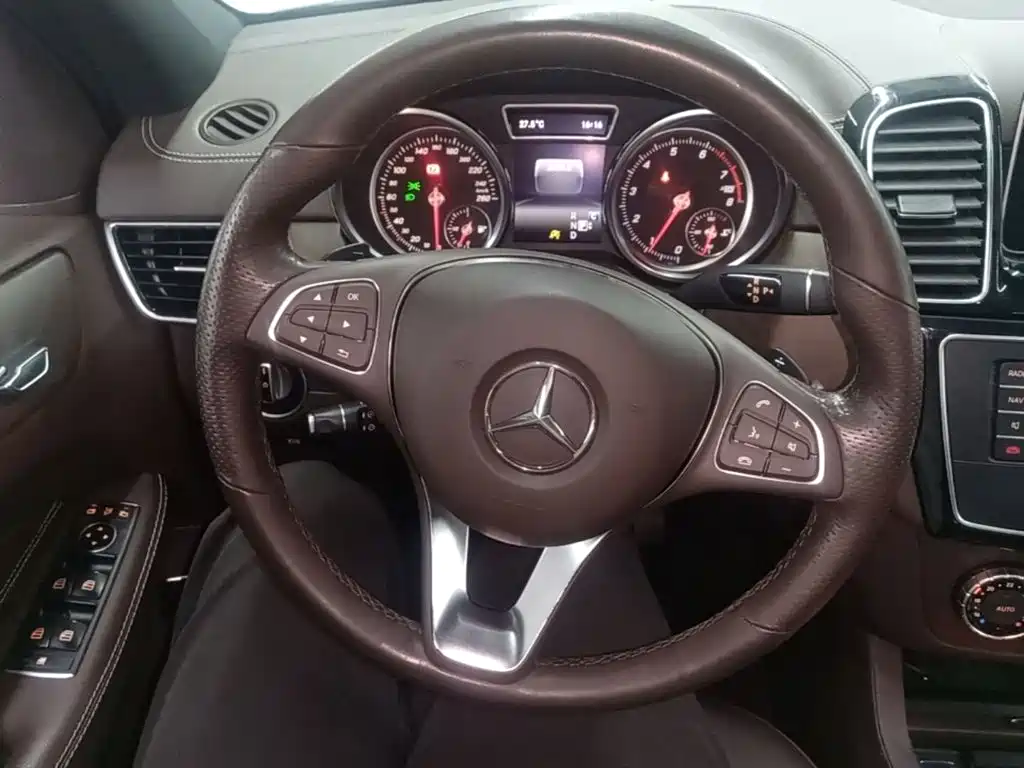 Mercedes-Benz GLE 2017 — фото 11