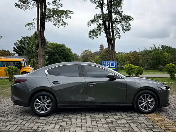 Mazda 3 Axela 2022