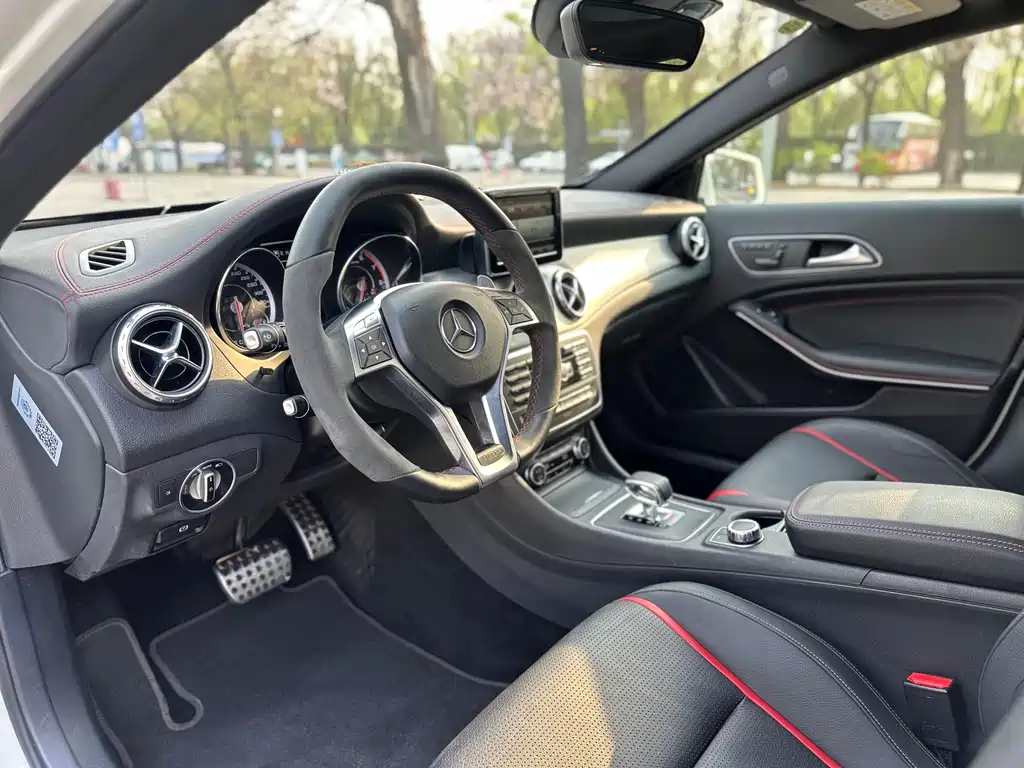 Mercedes-Benz GLA AMG 2015 — фото 18