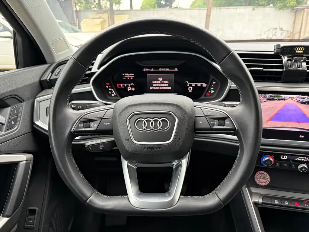 Audi Q3 2023 — фото 14