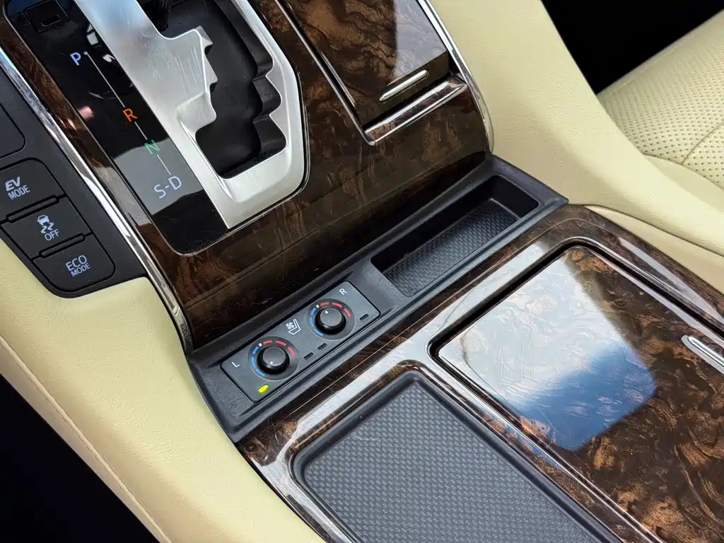 Toyota Alphard 2022 — фото 6