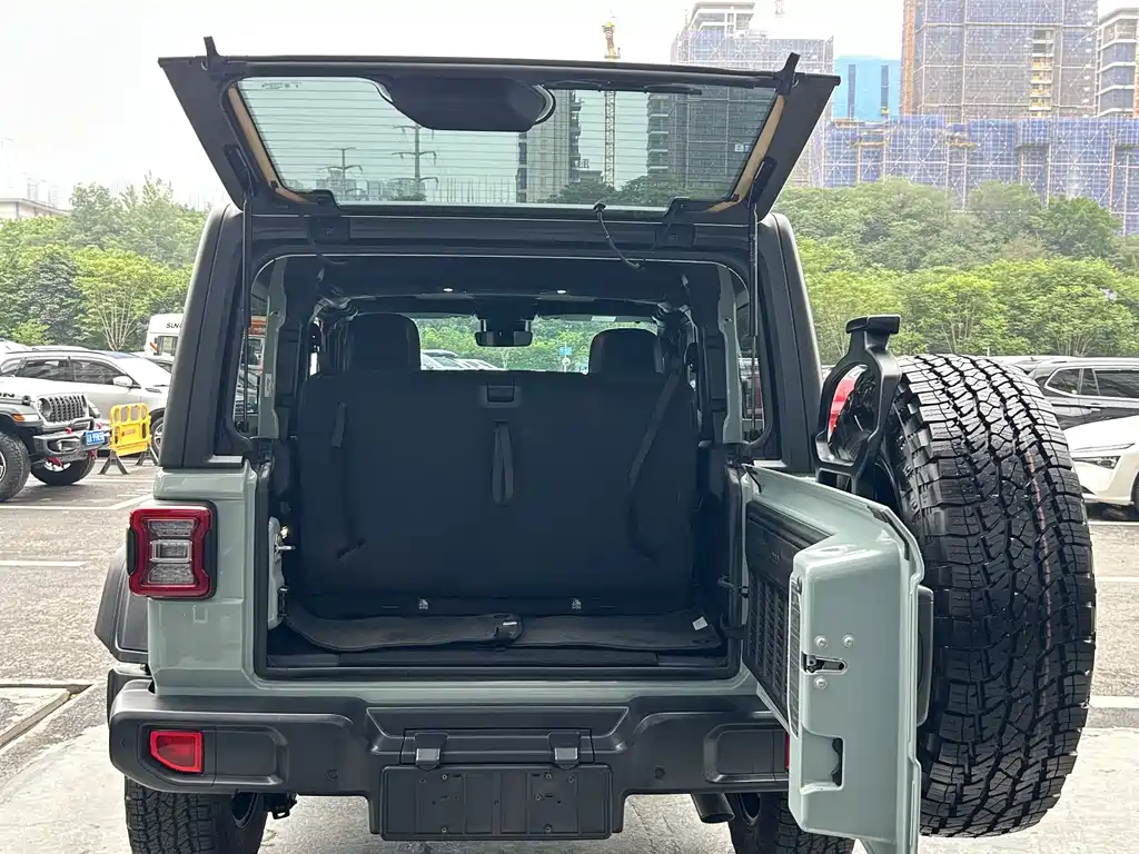 Jeep Wrangler 2024 — фото 17