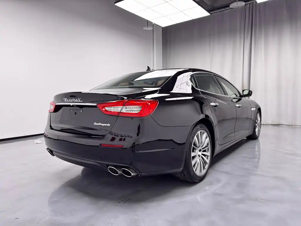 Maserati Quattroporte 2017 — фото 20