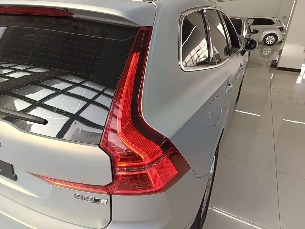 Volvo XC60 2018 — фото 24