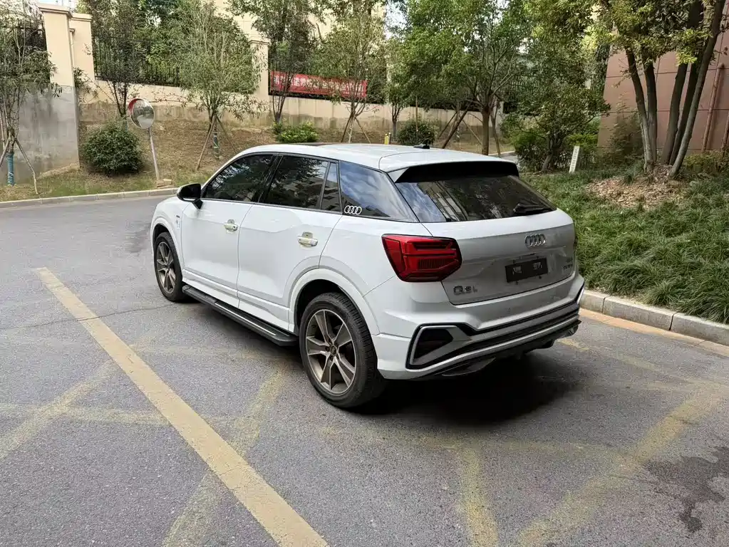 Audi Q2L 2023