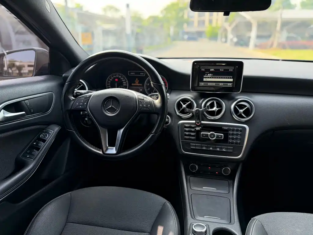 Mercedes-Benz A-Class 2015 — фото 15