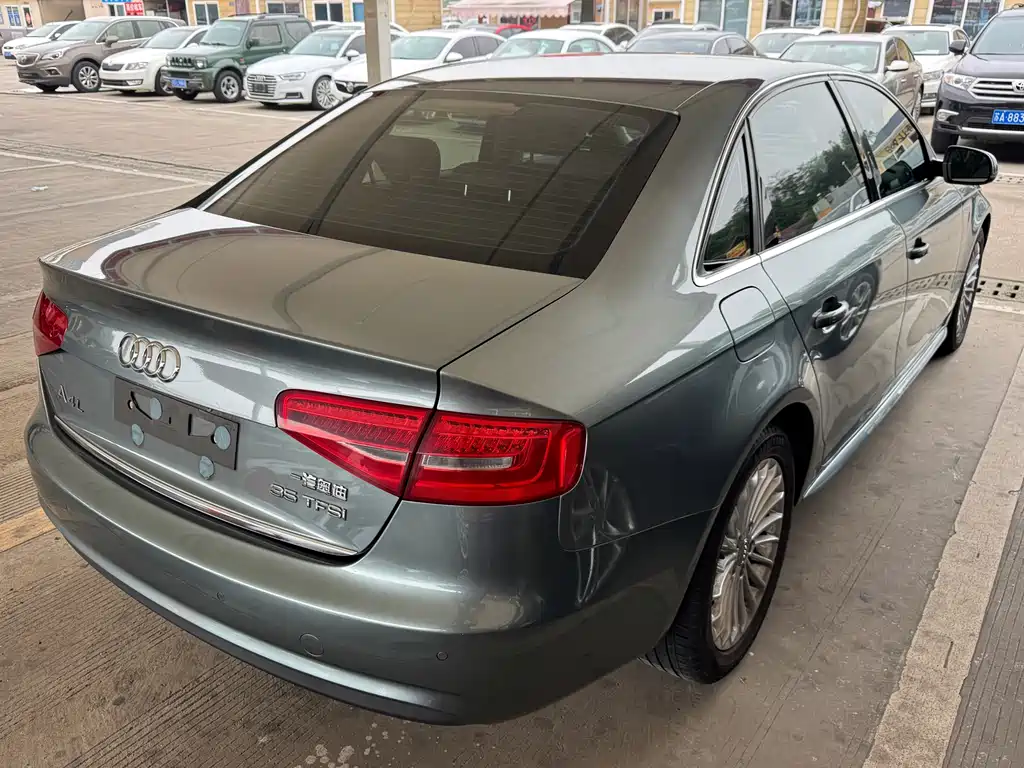 Audi A4L 2015