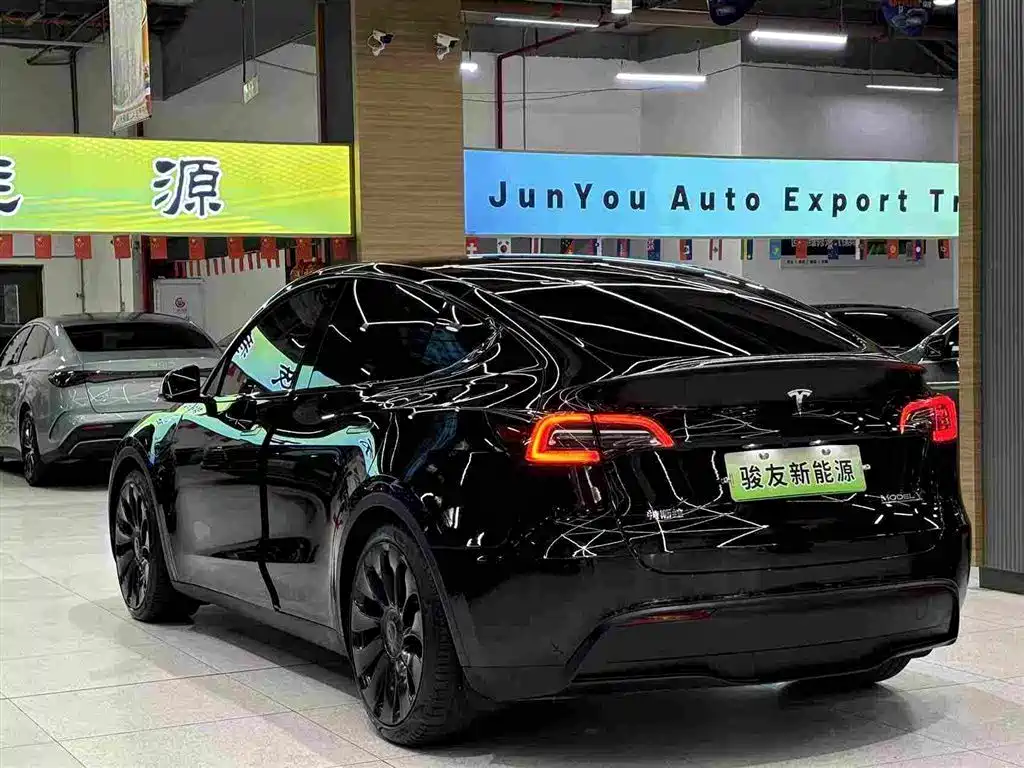 Tesla Model Y 2022 — фото 13