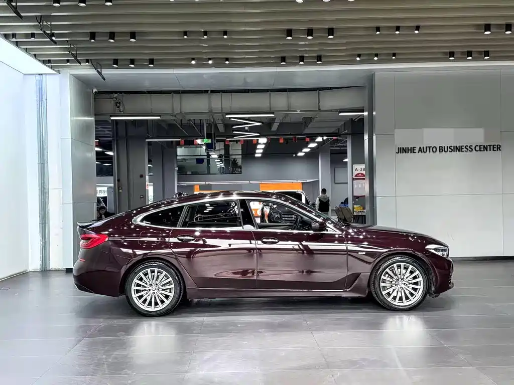 BMW 6 Series GT 2018 — фото 11