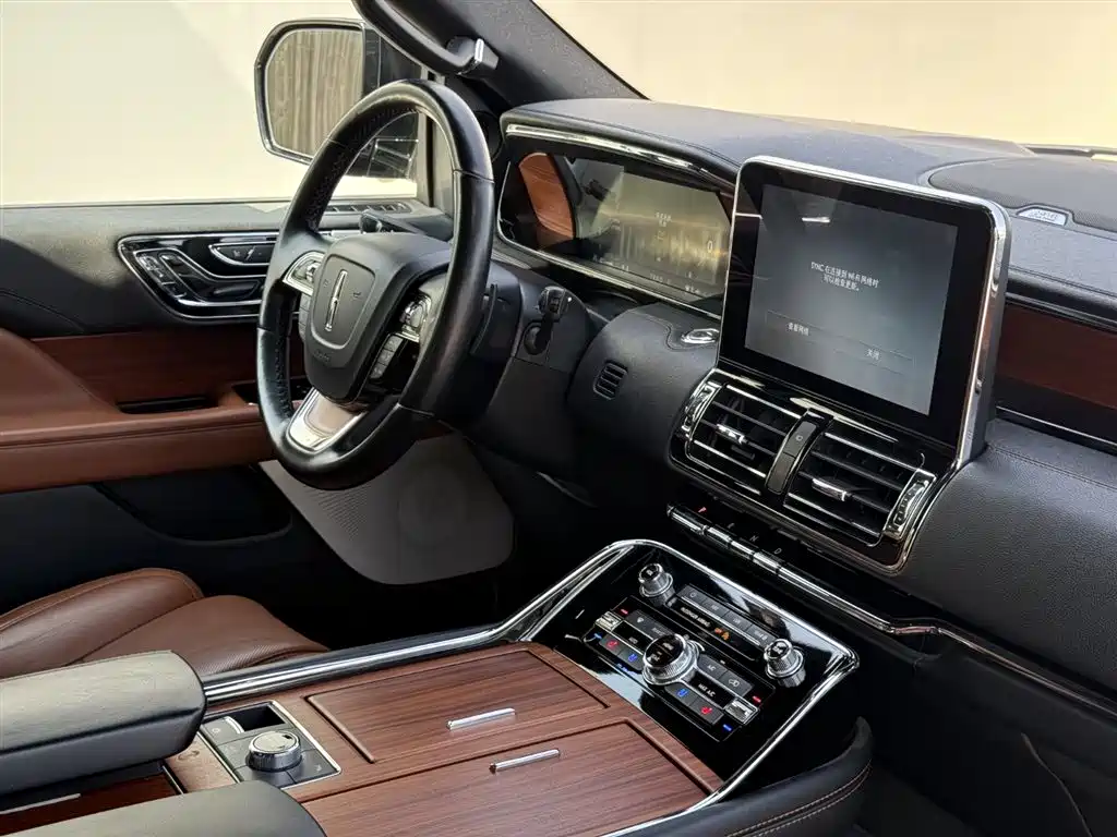 Lincoln Navigator 2020 — фото 45