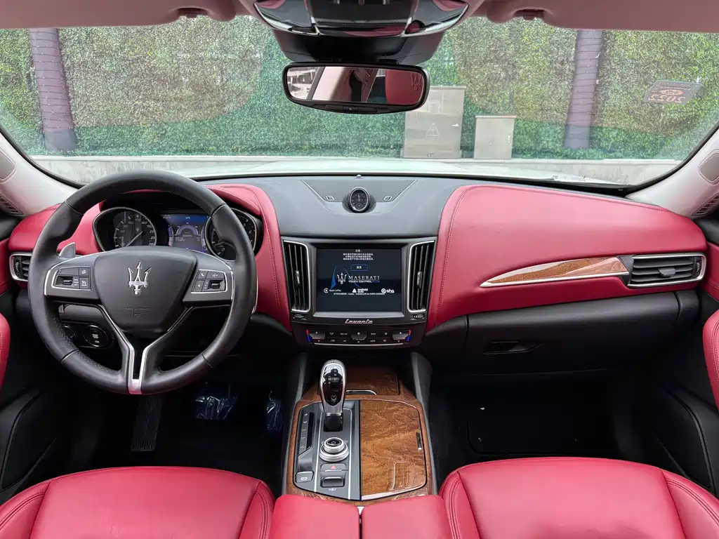 Maserati Levante 2018 — фото 15