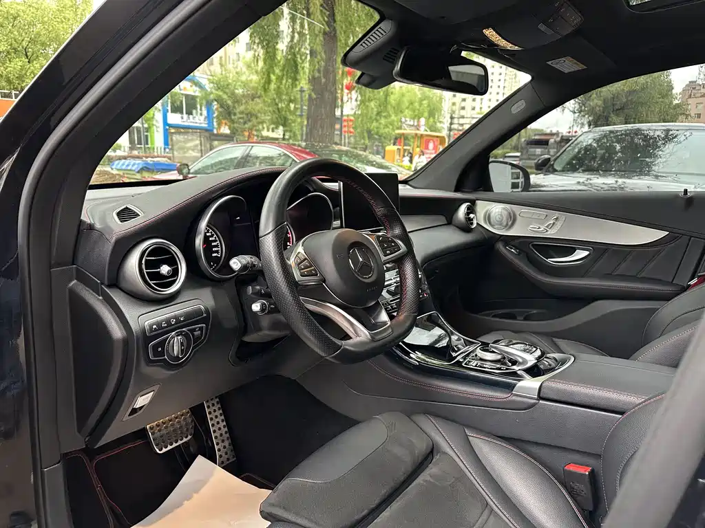Mercedes-Benz GLC AMG 2018 — фото 14