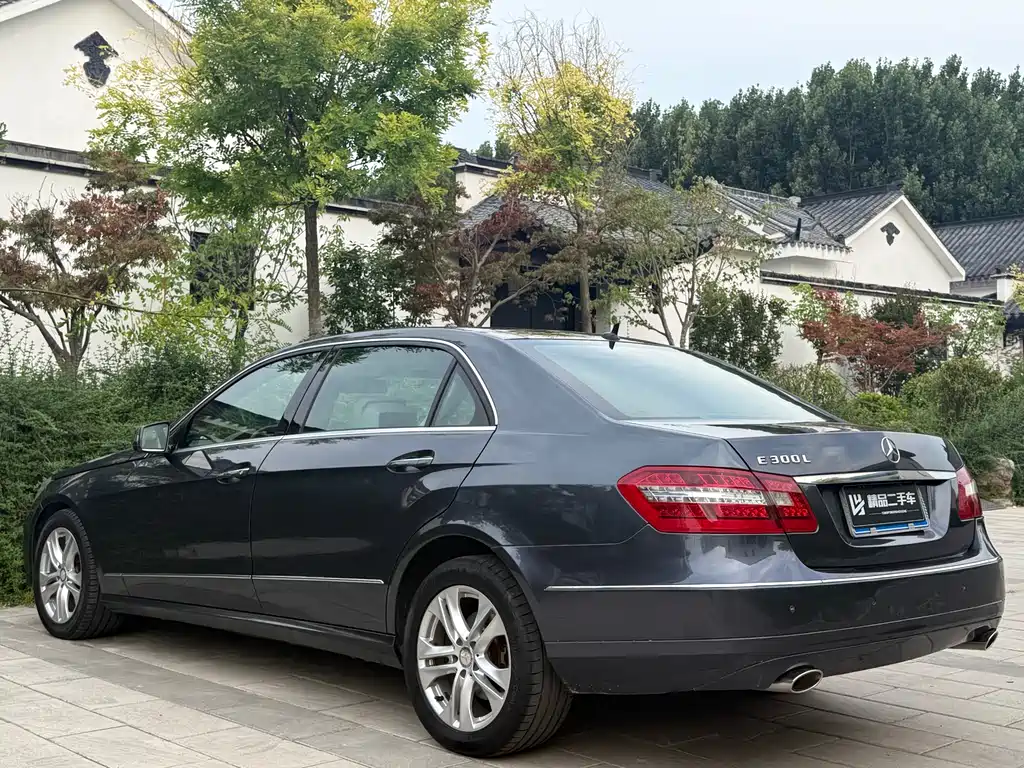 Mercedes-Benz E-Class 2011