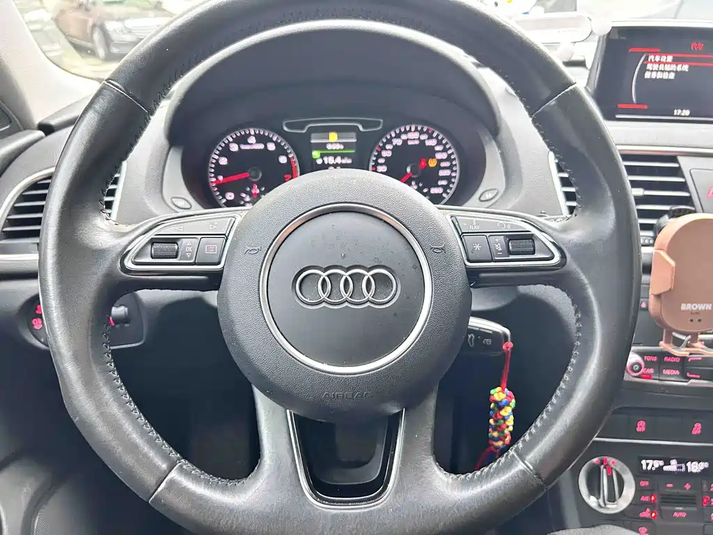 Audi Q3 2015 — фото 8